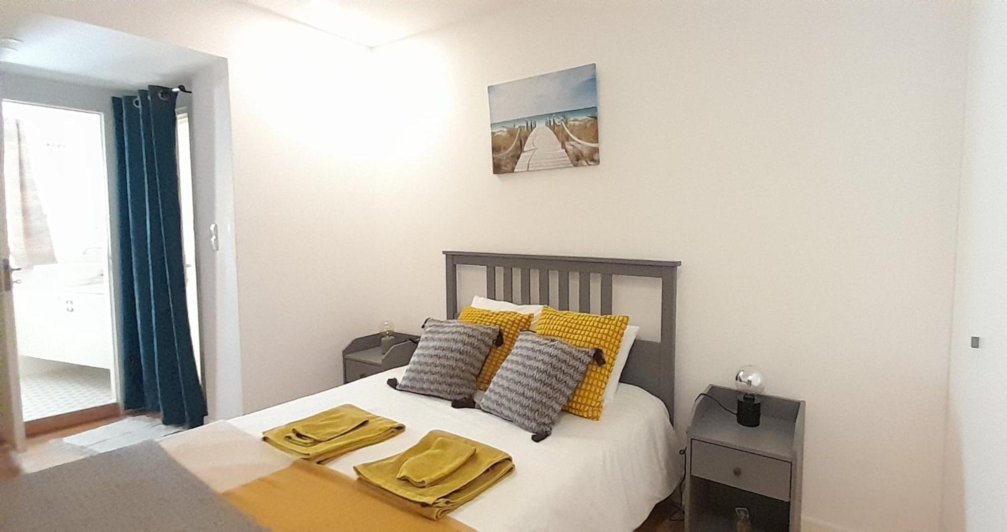 Charming Santos W/ Patio Apartment Lisbon